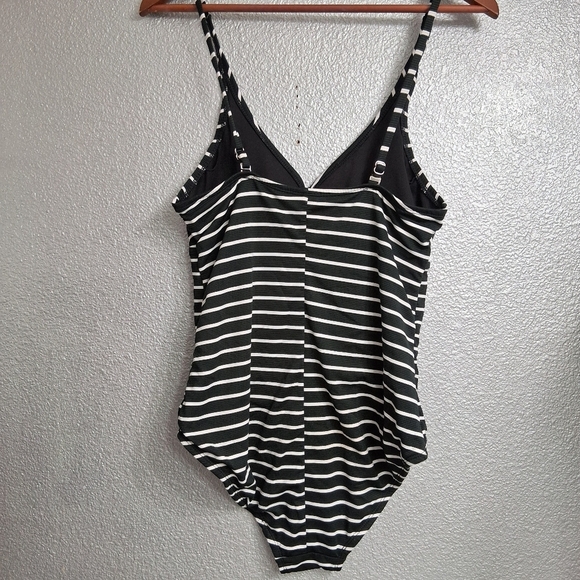 Catalina Striped One Piece Swimsuit   Size M (8-10) - Picture 4 of 7